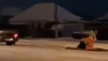 В Астрахани полиция оштрафовала водителя за катание человека на ковре