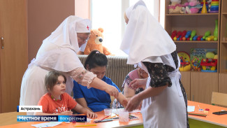Сестры милосердия Астраханской епархии провели мастер-класс для детей из многодетных семей