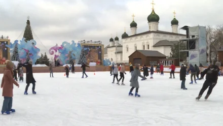В Астрахани выстраиваются большие очереди на кремлёвский каток