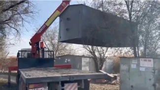 В Астрахани сносят незаконно установленные гаражи