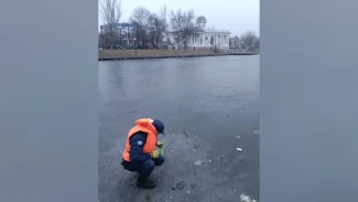В Астрахани спасатели снова напоминают об опасности выхода на лёд