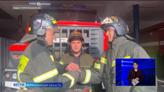 Каски астраханских пожарных заиграли национальными красками