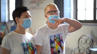 В Астрахани открылась выставка юного художника-аутиста