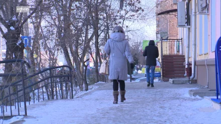 Врачи-травматологи предупреждают астраханцев об опасности во время гололедицы