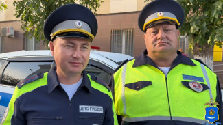 Госавтоинспекторы оказали помощь астраханке с грудным ребёнком