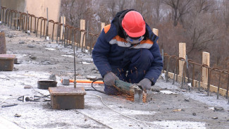 Мост через Белый Ильмень под Астраханью ремонтируют в круглосуточном режиме