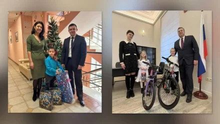 Вице‑губернатор Астраханской области вручил подарки детям с «Ёлки желаний» 