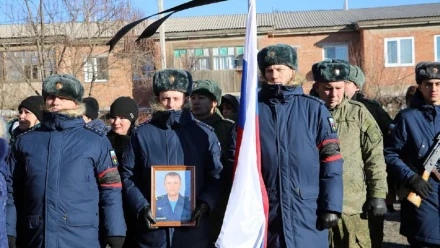 В городе Харабали простились с погибшим в спецоперации астраханским военным