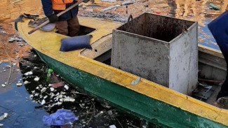 В Астрахани расчищают канал Варвация по поручению губернатора