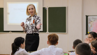 Астраханские педагоги получили доплату за классное руководство