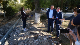 Игорь Бабушкин проверил ход ремонта дороги в Ахтубинске после жалоб 