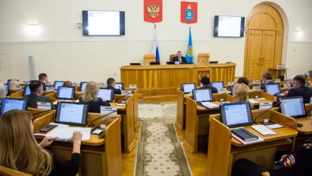 В Астраханской области вводятся дополнительные соцгарантии для работников с детьми