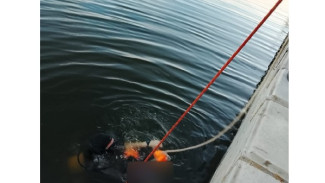 В центре Астрахани водолазы извлекли тело мужчины из Кутума 