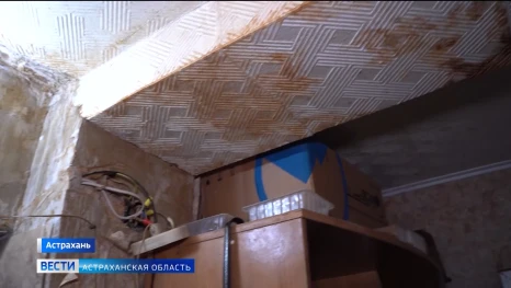 Жильцы многоквартирного дома в Астрахани много лет борются за нормальные условия жизни