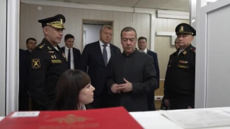 Дмитрий Медведев ознакомился с работой астраханского областного военкомата