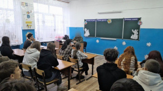 В селе Зубовка Астраханской области школьники встретились с участником СВО