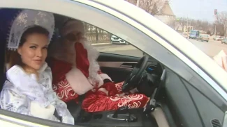 В Астрахани продолжается акция «Полицейский Дед Мороз»