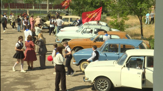 В Астрахани в школе-интернате провели выставку ретроавтомобилей