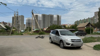 В Астрахани на улице Бабаевского сбили подростка-мотоциклиста