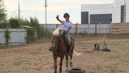 Где в Астрахани можно покататься на лошадях