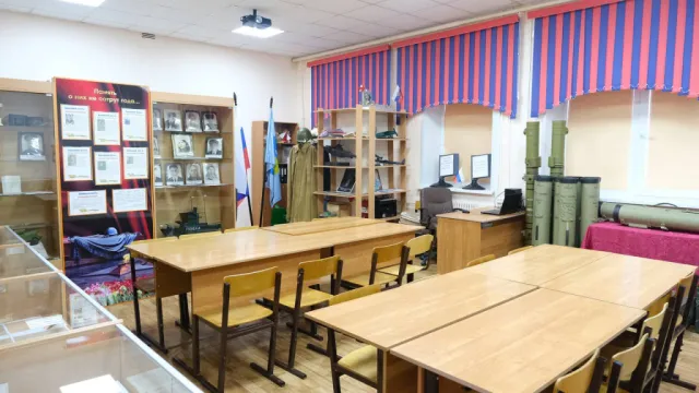 В музее астраханской школы открылась экспозиция о героях СВО
