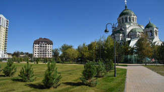 В Астрахани территорию у Храма Святого Владимира благоустраивают