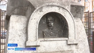 В Астрахани отреставрируют памятник Трусову