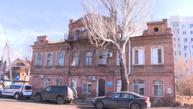 Астраханцы выступают против сноса аварийного дома