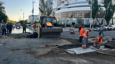 На Набережной Приволжского затона в Астрахани ограничено движение из-за аварийной ситуации