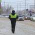 Сотрудники ДПС помогают астраханцам на дорогах и словом, и делом