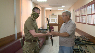 Астраханцы передали ещё 300 ружей и 230 боеприпасов для нужд СВО