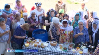 Православные астраханцы сегодня отмечают Медовый Спас