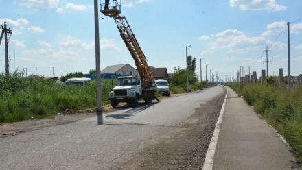 В Астрахани в микрорайоне Сабанс-Яр обновляют освещение