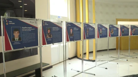 В АГТУ открылась выставка о современных героях России