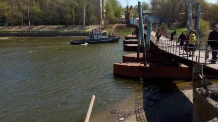 В Трусовском районе Астрахани открыли пешеходный мост