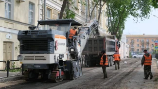 В Астрахани в рамках нацпроекта асфальтируют улицу Щелгунова
