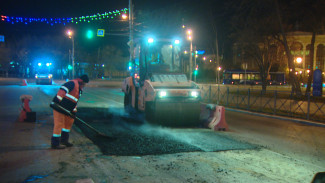 В Астрахани на площади Ленина провели укладку асфальта на проезжей части