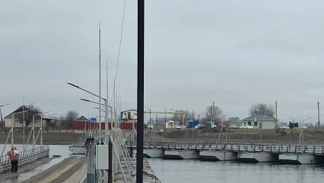 Под Астраханью на понтонных мостах и паромной переправе произошли обрывы тросов