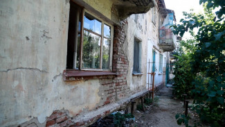 Более 1300 жителей Астраханской области переселят из аварийного жилья