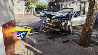 В Астрахани в жёстком ДТП пострадали 2 человека