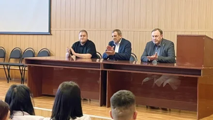 В Астраханской области представили нового главу Черноярской районной больницы