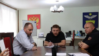 На севере Астраханской области пожар уничтожил 3 жилых дома и 8 хозпостроек 
