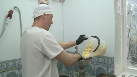 Астраханец производит соевый сыр тофу