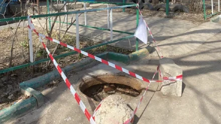 В Астрахани участились кражи канализационных люков