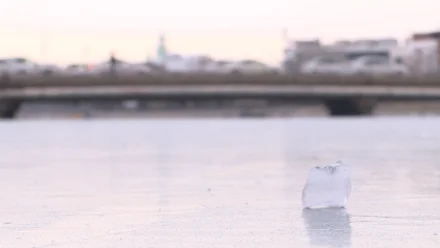 Сотрудники МЧС не рекомендуют жителям Астрахани выходить на лёд