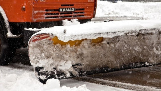 Дорожники ликвидировали последствия снегопада на трассах в Астраханской области
