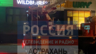 В Астрахани в жилом комплексе горело известное кафе быстрого питания