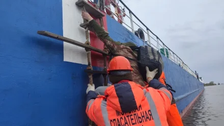 В Астраханской области экстренно эвакуировали моряка с танкера