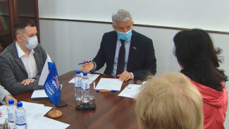 Леонид Огуль помогает астраханцам в решении социально-правовых вопросов