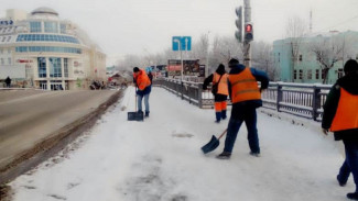 В Астрахани 435 коммунальщиков вышли устранять последствия снегопада